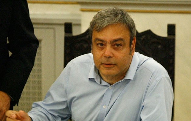 Βερναρδάκης σε τρελά κέφια: “Ο ΣΥΡΙΖΑ διορίζει [σ.σ. συγγενείς] όπως ο Ομπάμα!”