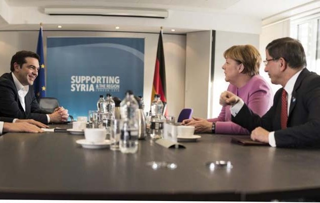 Τριμερής συνάντηση Τσίπρα, Μέρκελ, Νταβούτογλου για το προσφυγικό