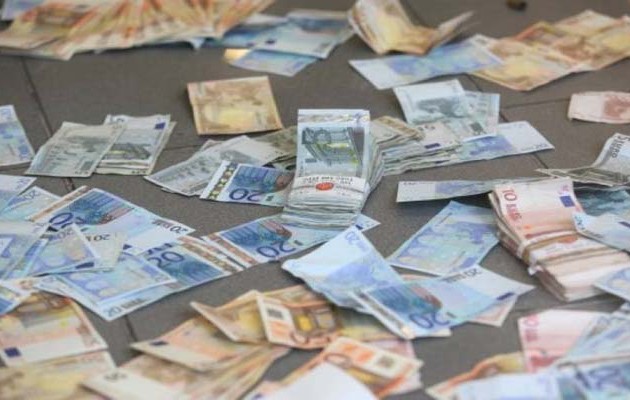 “Μακρυχέρης” εφοριακός άρπαξε 341.000 από το Ταμείο της ΔΟΥ Χολαργού