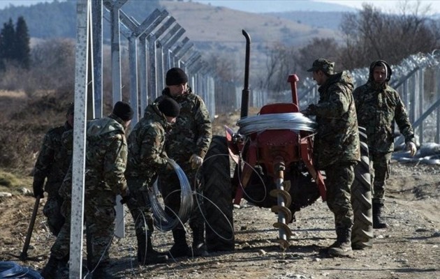 Σκόπια: Στήνουν δεύτερο φράκτη για τους μετανάστες στα σύνορα με την Ελλάδα
