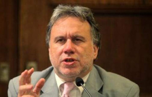 Κατρούγκαλος: Ουδέποτε τέθηκε θέμα κατάργησης 13ου – 14ου μισθού