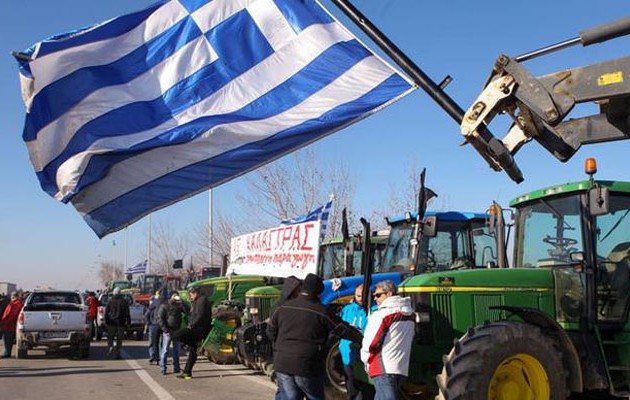 Οι αγρότες ετοιμάζονται για τα εποχιακά τους “μπλόκα” – Δείτε σε ποιους νομούς είναι “ανήσυχοι”
