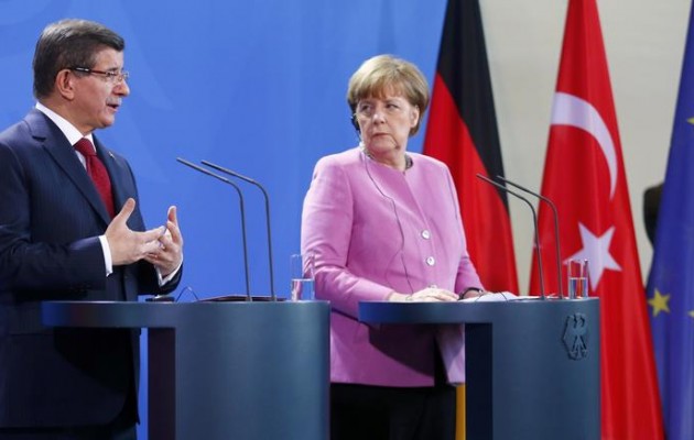 Μπαϊράκι Νταβούτογλου και σε Μέρκελ: Θα συνεχίσουμε να χτυπάμε τους Κούρδους