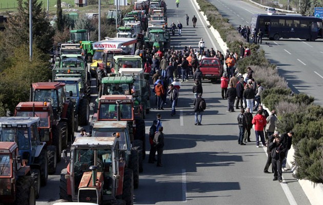 Αποχωρούν το πρωί της Πέμπτης από τα περισσότερα μπλόκα οι αγρότες στη Μακεδονία
