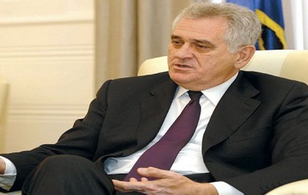 Η Σερβία βγάζει στρατό στους δρόμους