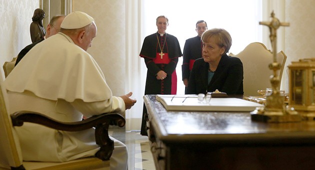 Πώς ο πάπας Φραγκίσκος έκανε έξαλλη την Άνγκελα Μέρκελ