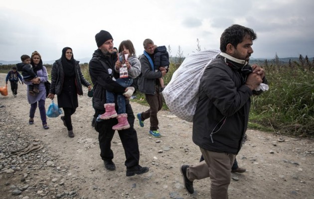 Μόνο 300 πρόσφυγες πέρασαν το Σάββατο στα Σκόπια
