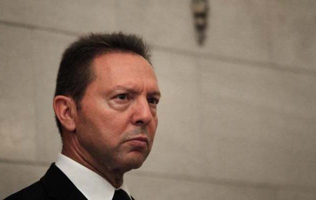 Ο Στουρνάρας «βλέπει» ύφεση 4% στην Ελλάδα