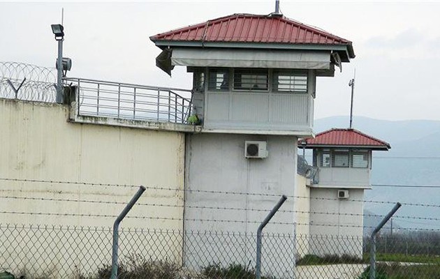 Xειροπέδες για ναρκωτικά στον διευθυντή των φυλακών Τρικάλων