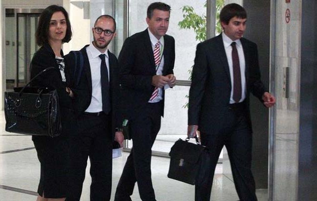 Οι δανειστές θέλουν “αίμα” σε μισθούς, συντάξεις και φόρους