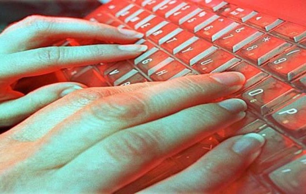 Έβαζε αγγελίες για να βρει βιαστές για την … 6χρονη κόρη της!