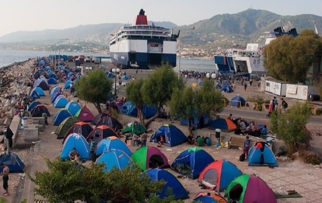 Μαξίμου: Αδειάζουν τα νησιά από πρόσφυγες