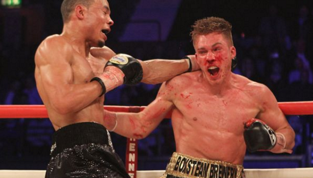 Νόμιζαν πως έπαιζαν στο «Ρόκι» μόνο που ο μποξέρ βρίσκεται σε κώμα (σκληρό βίντεο)