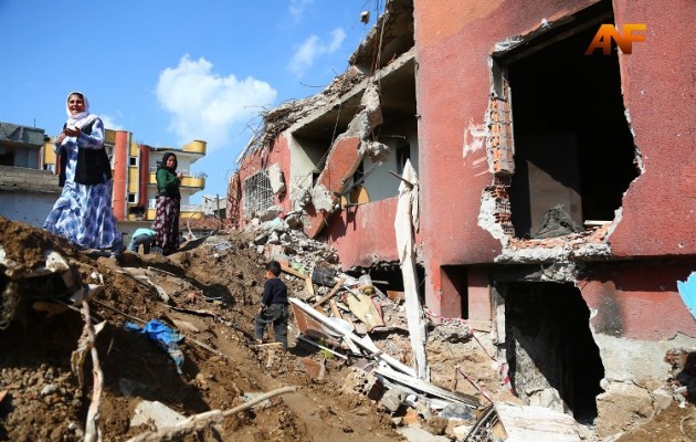 Οι Τούρκοι διέλυσαν την κουρδική πόλη Τσίζρε – Πόλεμος μέσα στην Τουρκία (φωτο)