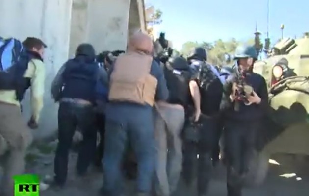 Βίντεο σοκ: Η Τουρκία χτυπά με όλμους δημοσιογράφους – Και Έλληνας μεταξύ τους