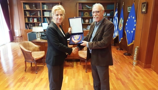 Δούρου – Βίτσας συζήτησαν δράσεις για τους πρόσφυγες