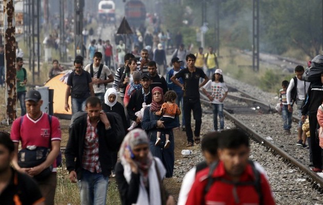 Ψεύτικα και επικίνδυνα τα φυλλάδια που μοιράστηκαν στους πρόσφυγες (φωτο)