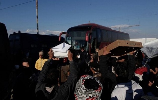 Τρία λεωφορεία γεμάτα πρόσφυγες έφυγαν από Ειδομένη το Σάββατο, πού πάνε