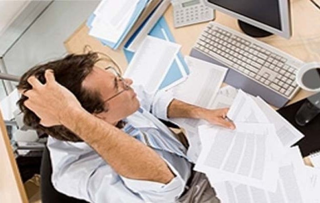 Βόμβα στα εργασιακά βάζει ο ΟΟΣΑ: Ζητά κατάργηση της τριετίας