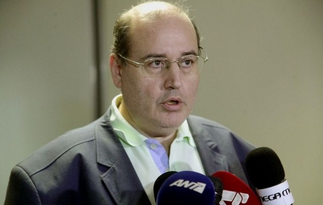 Μεγαλύτερο διάλειμμα στα σχολεία αποφάσισε ο Νίκος Φίλης