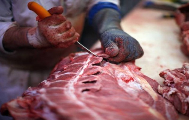 Διατροφικό σκάνδαλο σε 57 χώρες: Φορμόλη σε κοτόπουλα και κρέας πιθήκου