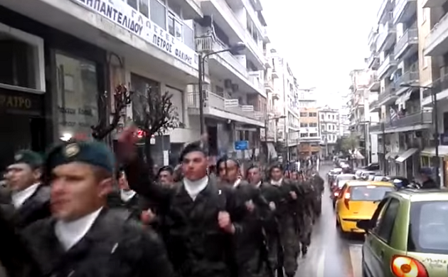 Οι ΛΟΚατζήδες κέρδισαν το χειροκρότημα δίχως ακραία συνθήματα (βίντεο)