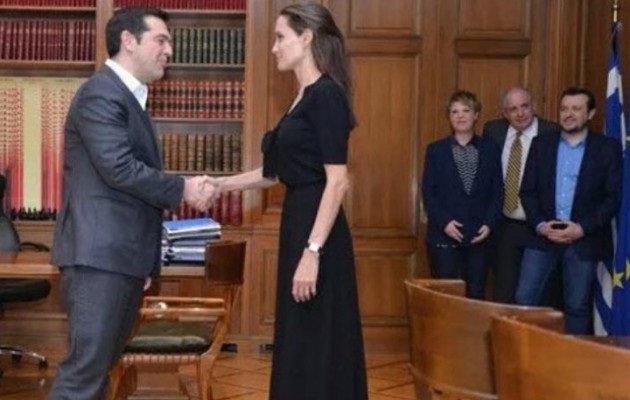 Πιπιλή: Τρία λιγούρια στο Μαξίμου χάζευαν την αποκρουστική εμφάνιση της Τζολί