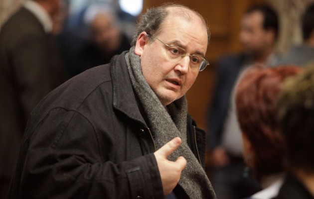 Ο Φίλης έπαυσε με συνοπτικές διαδικασίες τον παιδεραστή δάσκαλο στην Κέρκυρα