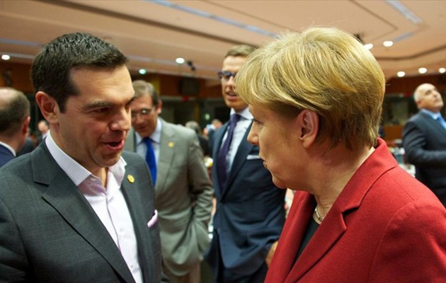 Βloomberg: H Mέρκελ συναινεί στο Ασφαλιστικό με αντάλλαγμα το προσφυγικό