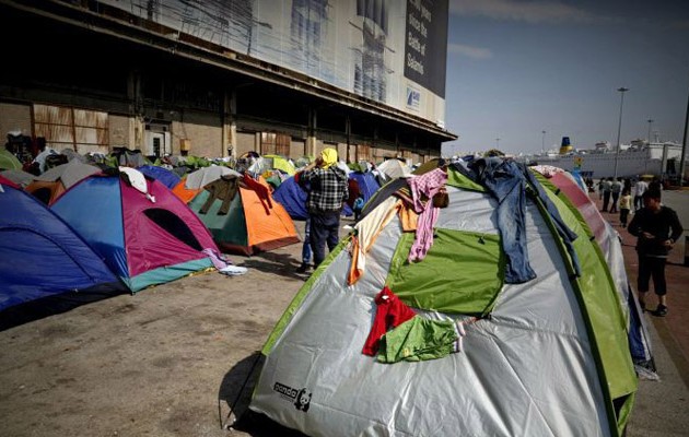“Άγνωστα άτομα παροτρύνουν πρόσφυγες να μην πηγαίνουν σε δομές φιλοξενίας”