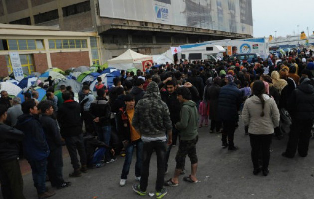 Στους 5.350 ανέρχονται οι μετανάστες και πρόσφυγες στον Πειραιά