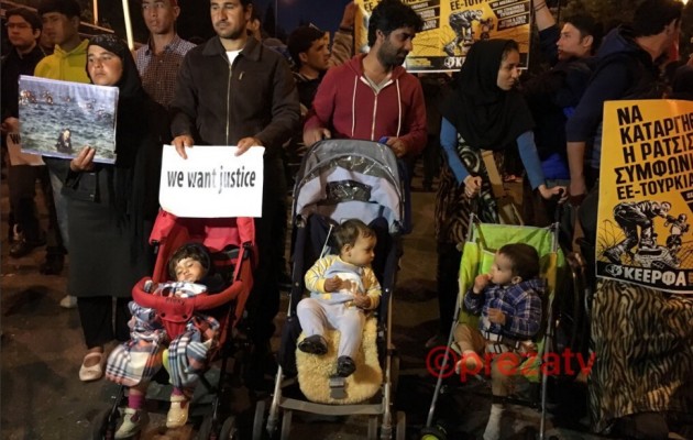 Πρόσφυγες διαδήλωσαν στους δρόμους της Αθήνας