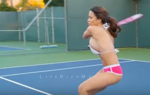 Xτυπάει το μπαλάκι και το στήθος είναι έτοιμο να σκάσει (βίντεο)