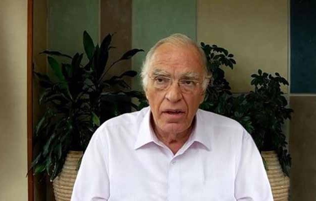 Καταγγέλλει τα βουλευτικά προνόμια, αλλά διορίζει μετακλητούς ο Λεβέντης