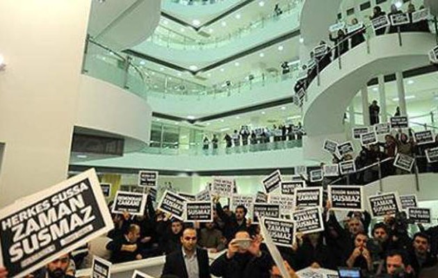 O δικτάτορας Ερντογάν φιμώνει τον Τύπο – Λουκέτο στην εφημερίδα Zaman