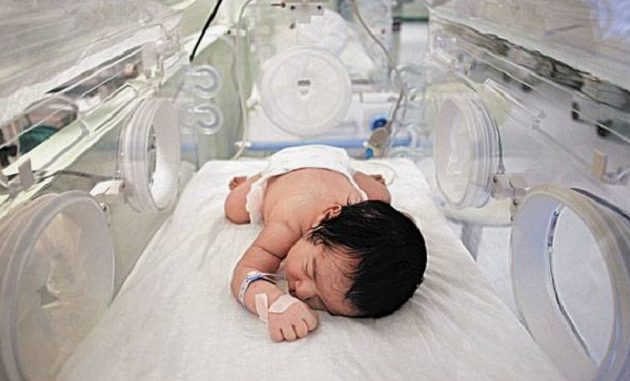 Εγκεφαλικά νεκρή γυναίκα γέννησε αγοράκι