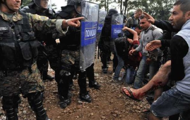 Σκόπια: 15 αστυνομικοί τραυματίες από τις συμπλοκές στην Ειδομένη (βίντεο)