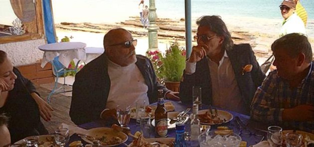 Συνέφαγαν στον Μαραθώνα Ψινάκης-Κουρουμπλής – Τι συμφώνησαν