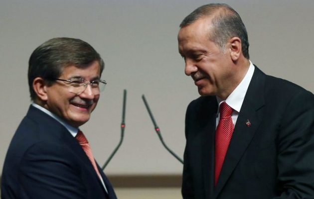 Θα “φάει” και τον Νταβούτογλου ο Ερντογάν;