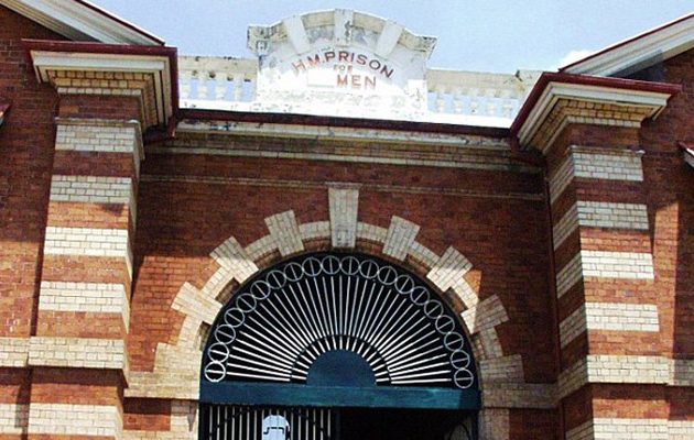 Βίασαν τρανσέξουαλ πάνω από 2.000 φορές σε φυλακή αντρών