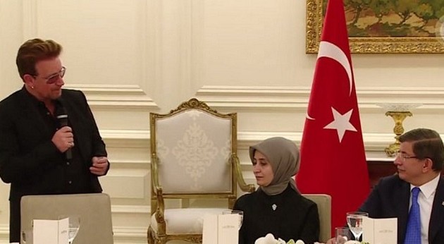 Θα μας τρελάνεις Μπόνο; «Μάθημα η συμπεριφορά Τουρκίας»! (βίντεο)