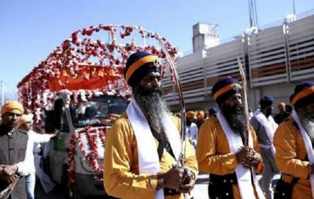 Οι Ινδοί ΣΙΧ  γιορτάζουν τη θρησκεία τους στον Ταύρο το Μεγάλο Σάββατο