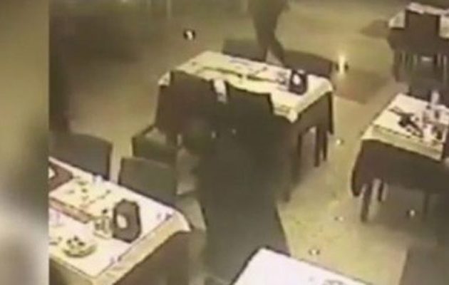 Τον σκότωσε γιατί… πλήρωσε το λογαριασμό σε εστιατόριο! (βίντεο)