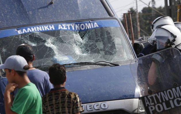 Νεκρός ο πρόσφυγας που τραυματίστηκε από το όχημα της αστυνομίας