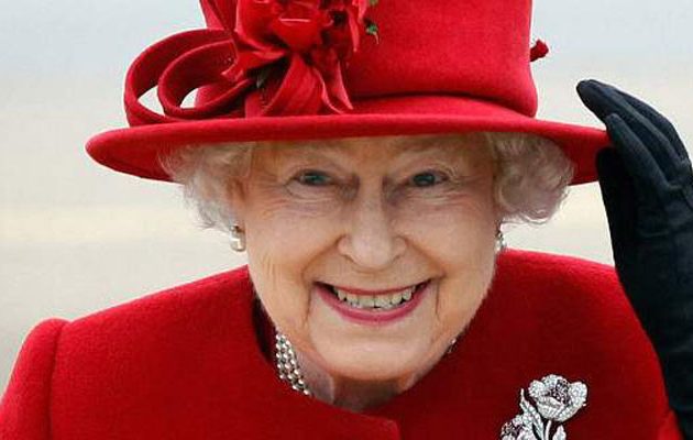 To “φυσάει” το χρήμα η 90χρονη βασίλισσα Ελισάβετ – Περιουσία 30 δισ. δολάρια!