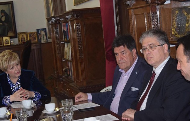 Tα Eλληνικά Πετρέλαια στηρίζουν το έργο της απορρύπανσης του Θερμαϊκού