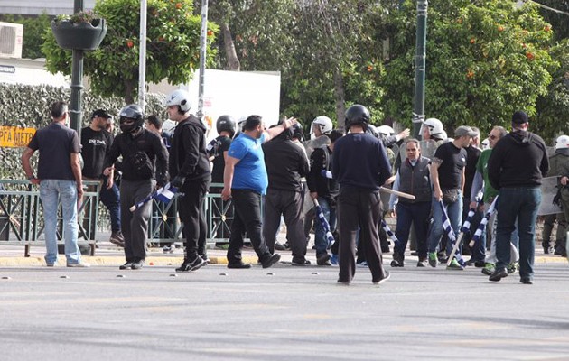 Eπεισόδια στον Πειραιά μεταξύ αντιεξουσιαστών και Χρυσαυγιτών