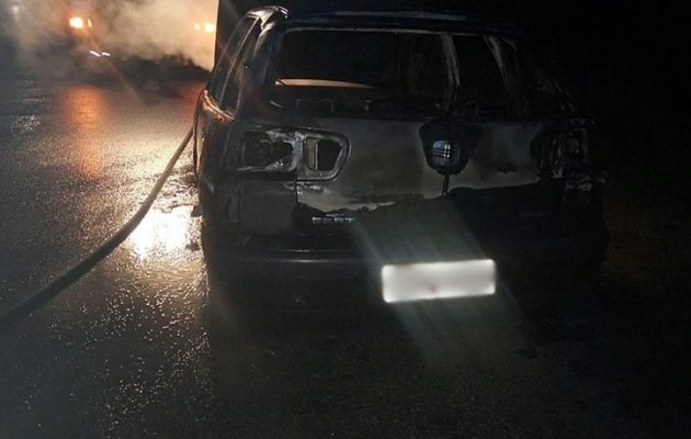 Αυτοκίνητο στη Λαμία κάηκε ολοσχερώς