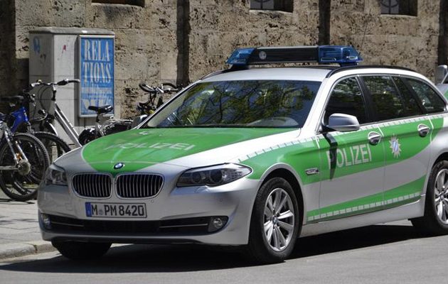 Mάνα έκρυβε την κόρη της με νοητική υστέρηση πίσω από σκουπίδια