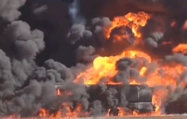 Ανατινάχτηκε φάλαγγα 20 βυτιοφόρων που μετέφερε πετρέλαιο του ISIS